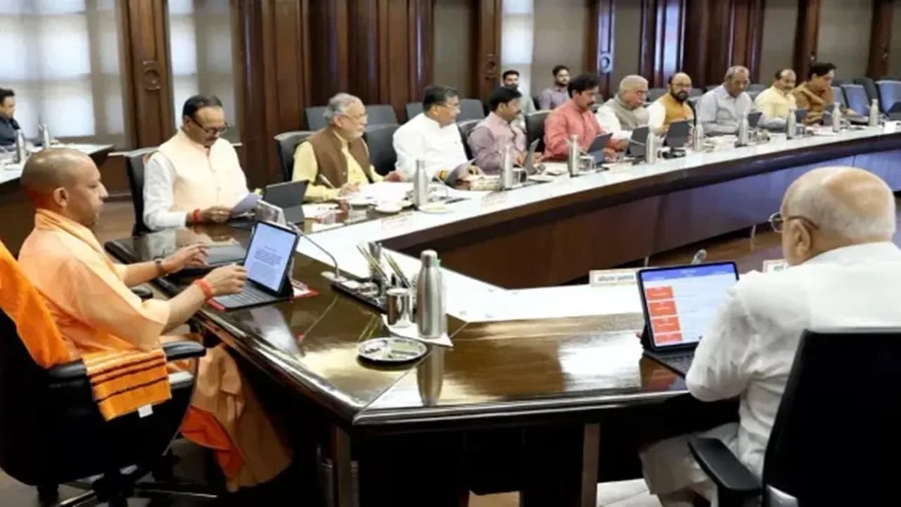 Yogi Cabinet Meeting: 22 प्रस्तावों पर लगी मुहर, मैनपुरी में बनेगा सैनिक स्कूल