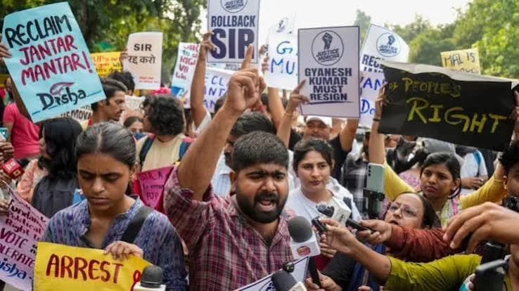 SIR पर बढ़ा विवाद, बंगला साहिब से चुनाव आयोग तक मार्च; 88 शहरों में विरोध प्रदर्शन